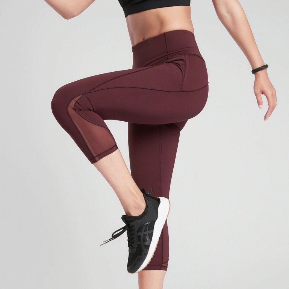 Athleta Lightning Capri in Burgundy (Size M)